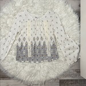 EPIC THREADS White and Black Geometric Blouse